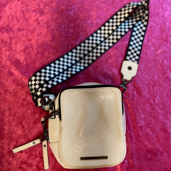 Quay purse! Very cute white checkered strap - Picture 1 of 2